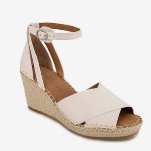 Gentle Souls Wedges​